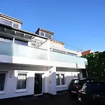 Jam *